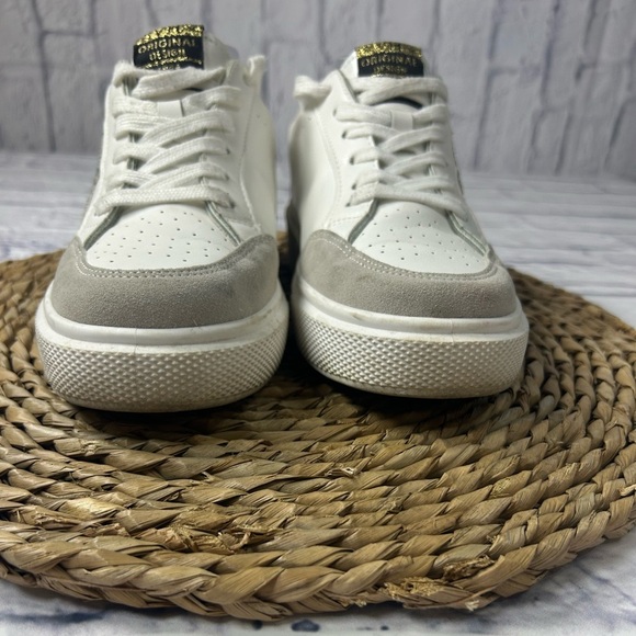 Vintage Havana White Leather Fashion Sneakers with Star Accent. Size 8. - Picture 3 of 11